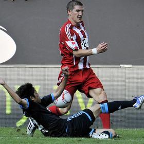 http://img49.xooimage.com/files/d/2/1/bastian_schweinsteiger-20218e1.jpg